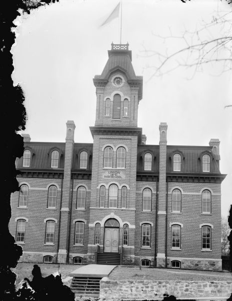 Union High School, constructed in 1871. It later probably became a grade school.