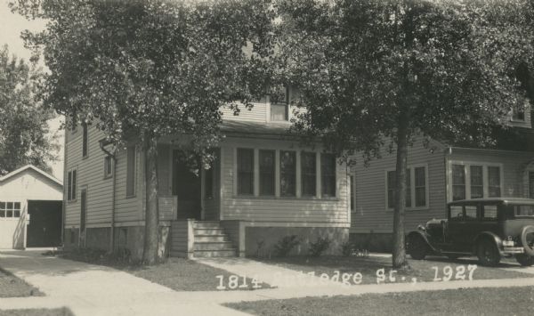 Photographic postcard view from street of the house at 1814 Rutledge Street, built by Willard Droster. Caption reads: "1814 Rutledge St., 1927."