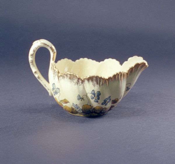 Pauline pottery gravy vessel with handle.