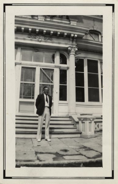 Charley Minney posing in front of Villa Louis.