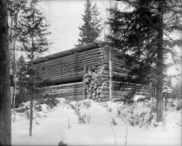 A large log blockhouse fortification at Verst 581. This fortification was constructed when the 310th United States Army Engineer Corps was deployed as a part of the Allied Intervention in Northern Russia.