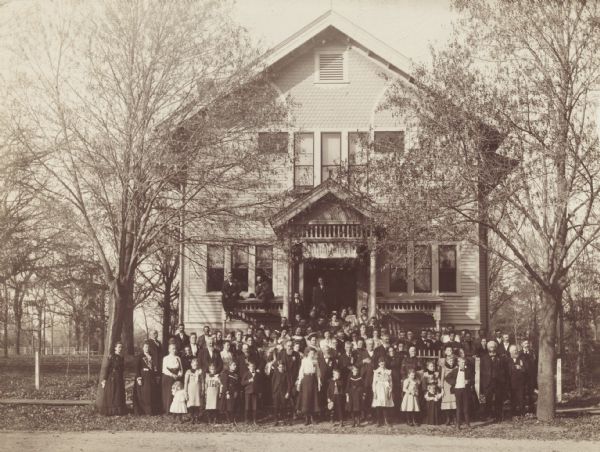 Members of the German-American Freie Gemeinde ("Free Thinkers") organization, posing in front of their building at Sauk City.