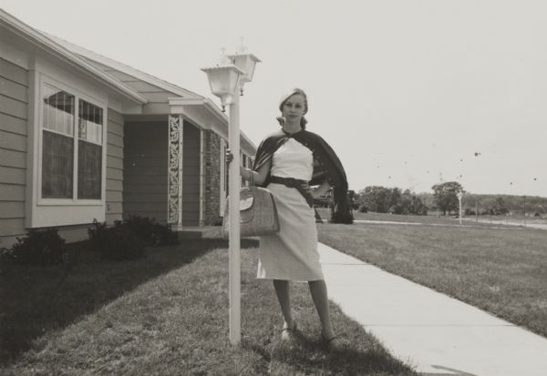 Model standing in front of 3209 Kingston Drive, a demonstration residence at the 1960 “Parade of Homes” promotional event.
