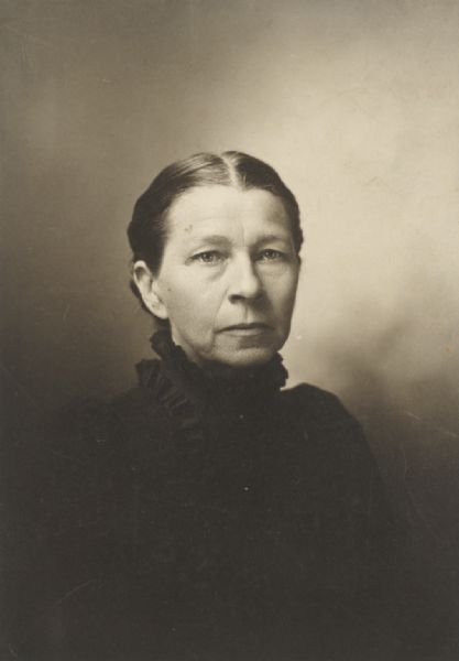 Cabinet quarter-length portrait of Mrs. Luckinsmier.