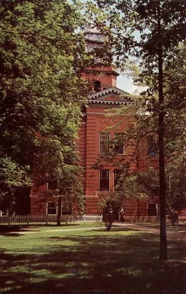 Chrome color photographic postcard of Forest County Courthouse.