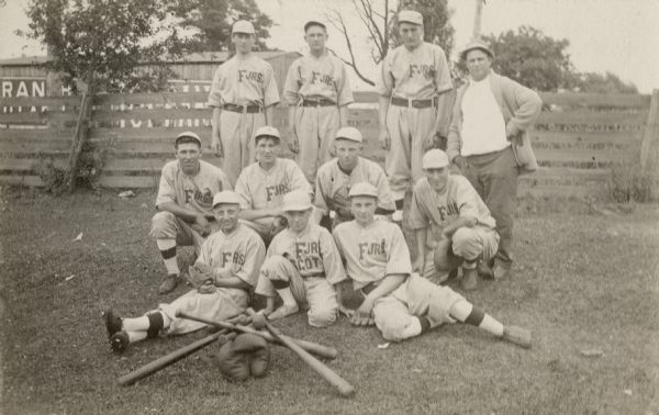 Group portrait of the Franksville baseball team wearing their uniforms.