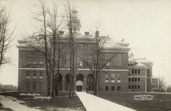 Black and white photographic view of the high school — a large brick building with arches in front of the entrance. Caption reads: "Lincoln High School, Grand Rapids, Wis."