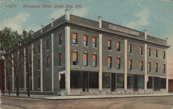 Color illustration of a hotel on a corner. Sign above entrance reads: "1882 Broadway Hotel 1912". Caption reads: "Broadway Hotel, Green Bay, Wis."