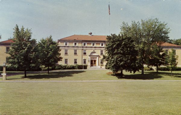 Colorized postcard view of a veterans' home. Text on reverse reads: "This modern up to date hospital can take care of any members in need of hospitalization, and faces the new Burns-Clemons Building."