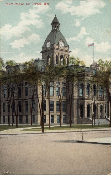 View of the courthouse, with an arched entrance and clock tower. Caption reads: "Court House, La Crosse, Wis."