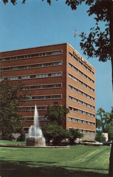 Text on reverse reads: "Oscar Mayer & Co., established in 1883, is one of the largest meat processors in the U.S. The Oscar F. Mayer memorial fountain, in foreground, was erected in memory of the firm's founder, a pioneer American meat processor."