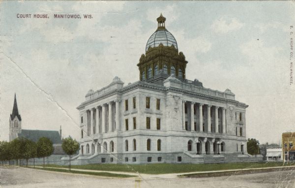 Exterior view of the Manitowoc County Courthouse, a Neo-classical design with a cupola and columns above the entrances. Caption reads: "Court House, Manitowoc, Wis."