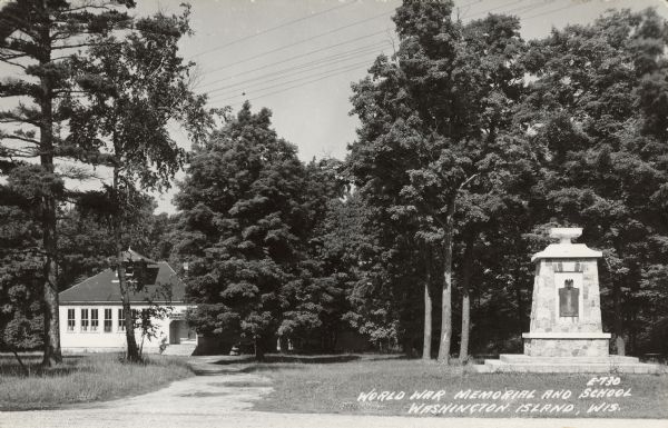 Text on front reads: "World War Memorial and School, Washington Island, Wis." The school is on the left and the memorial is on the right, among trees.