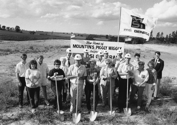 Ground breaking ceremony for the construction of Mountin's new Piggly Wiggly store in Mayville.
