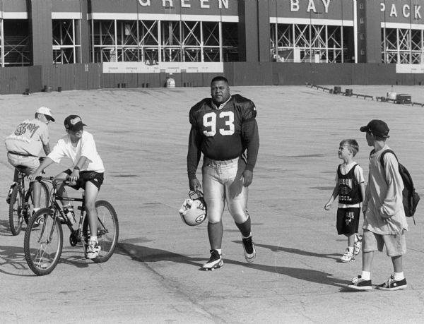 Green Bay Packer player, Gilbert Brown, surrounded by four boys, including Parker Hren (second boy from the right).