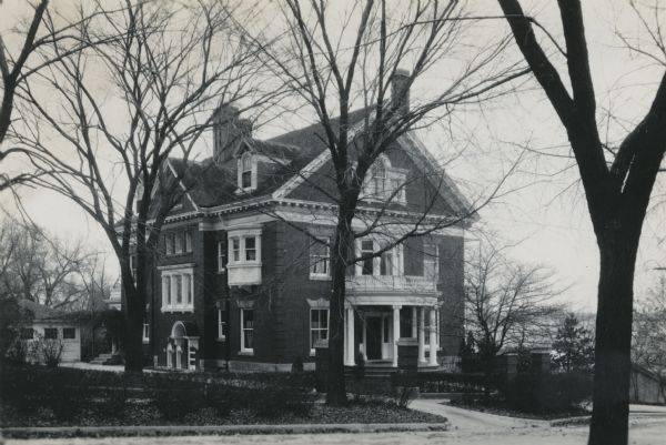 View from street of the house at 530 N. Pinckney Street, which was built by Magnus Swenson. By 1922 it was occupied by the Delta Kappa Epsilon fraternity. Lake Mendota is in the background.