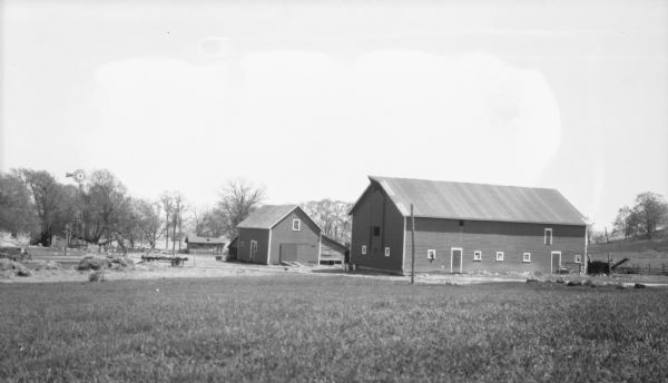 Fox Bluff farm on the shore of Lake Mendota, owned by Stanley Hanks. On the left is a windmill, and a number of outbuildings are near the barn.