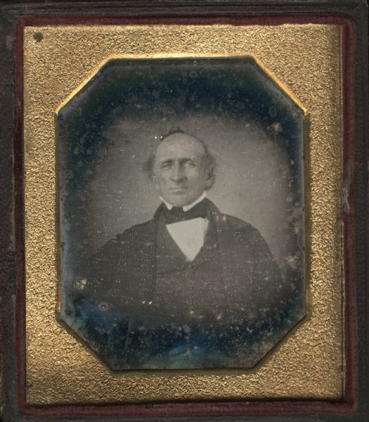 Sixth plate daguerreotype of Leverett Steele Kellogg, a Milwaukee, Wisconsin pioneer in 1836, from Connecticut. Waist-up portrait, facing forward. He is wearing a suit, neck tie, and stand-up collar. 