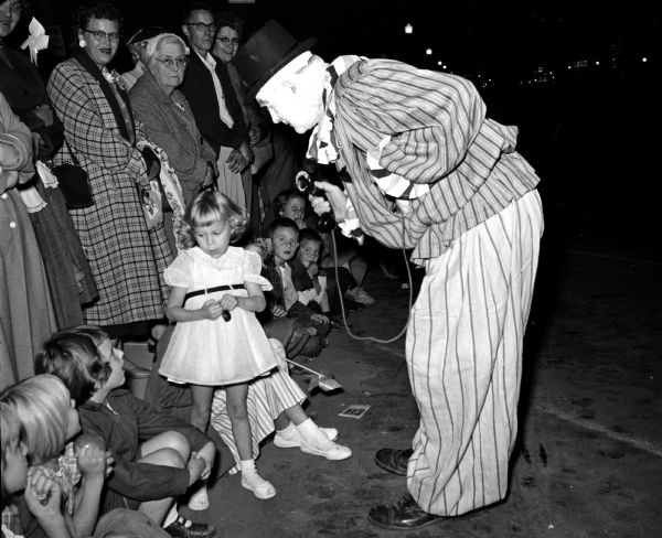 Pamella Hattleberg talks with a clown at the Midwest Shrine parade.