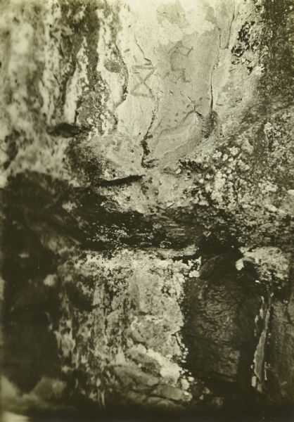 Petroglyphs on rocks near Lac La Croix.
