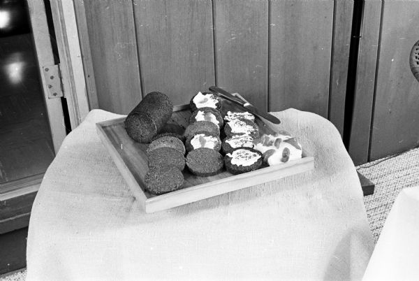 Brown Bread won second place in quick breads in the Wisconsin State Journal Cookbook contest.  The recipe was submitted by Mrs. Earl Rueter, Columbus, Wisconsin.