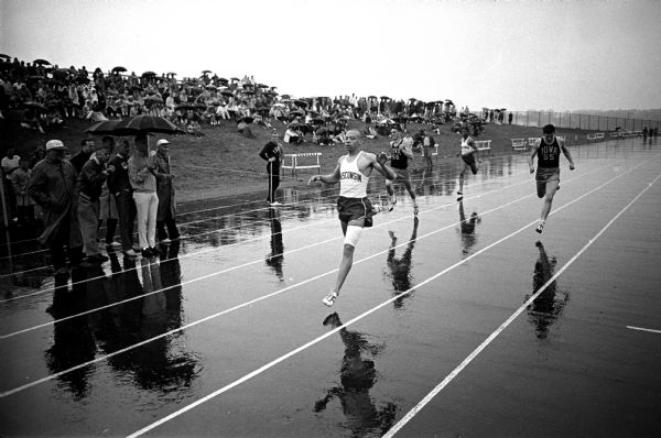 Elzie Higginbottom, U.W. star quarter-miler, winning his event at an outdoor track meet against Iowa.