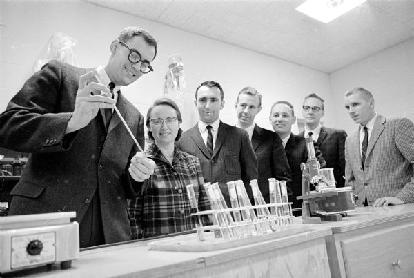 Charles Sommers, left, biology teacher at Cherokee Heights school is showing other biology teachers an experiment he found useful in his classes. The Madison schools biology teachers are evaluating a new program in teaching biology to students with reading difficulties. Other teachers are, left to right, Vera Lee, Roger Husik, Paul Rabenhorst, Dave Swan, Glenn Grumann, and Kenneth Schroeder.