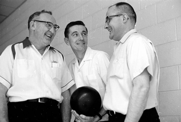 The Madison Bowling Association (MBA) hosted Wisconsin's first professional bowling tournament at the North Gate Bowl. Shown chatting prior to the event: Jim Grady, left, MBA secretary; Jack Ellis, MBA member (right); with Detroit's Billy Golemblewski.