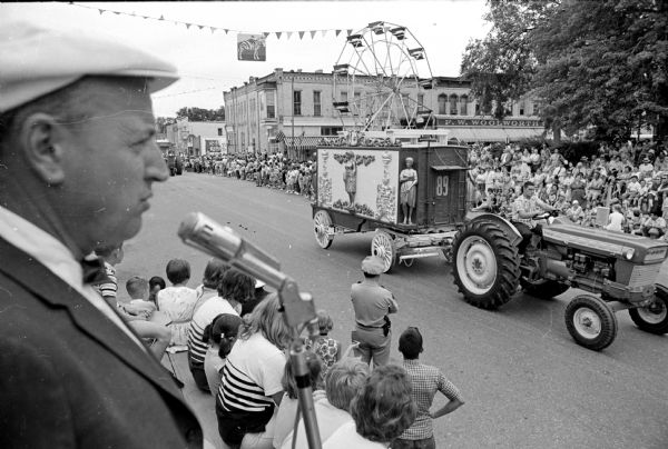 Charles P. (Chappie) Fox, left, standing at the microphone, moderating the annual circus celebration parade in Baraboo. He is the Circus World Museum director.