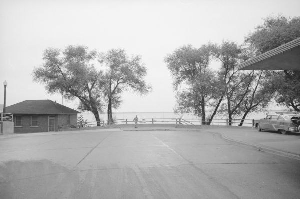 A view of Lake Mendota from the end of Park street. F.O. Leiser, general chairman of the class of 1902 has raised the issue of maintaining the lakeshore beauty of the campus.