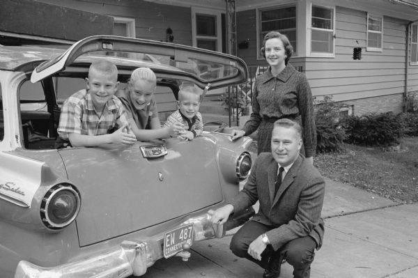 The Charles Iltis family visiting his parents, Professor and Mrs. Leon L. Iltis at their Nakoma road home.