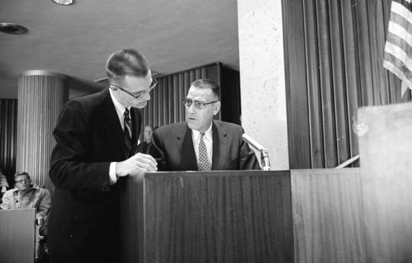 A Madison City Council investigative committee explores a traffic accident involving Police Chief Bruce Weatherly and witnesses' claims that he was under the influence of liquor the evening of the accident.<br>Donald Willink, left, counsel for the investigating committee, confers with Police Inspector Richard Gruber at the witness stand.</br>   
