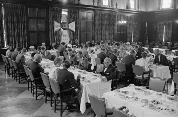The University of Wisconsin Alpha Lambda chapter of the Sigma Chi fraternity banquet celebrates the 75th anniversary of the chapter. The banquet is held at the UW Memorial Union. Fifty alumni attend the banquet and hear Edwin B. Bartlett, class of 1905, retired Milwaukee industrialist talk.