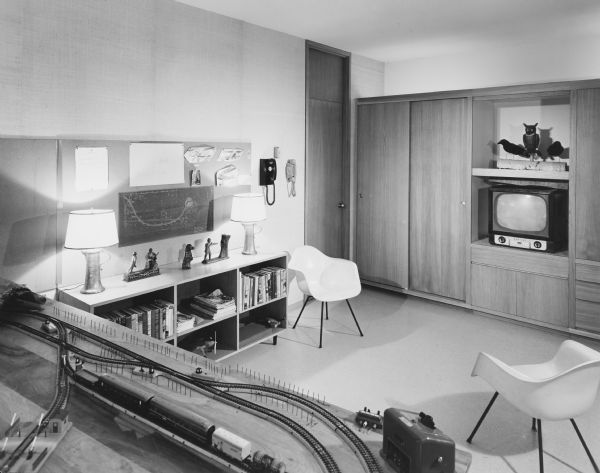 Edward McCormick and Elizabeth Blair House, Keck and Keck Project #500. Project date 1953. This is an interior photograph showing the recreation room of the Blair house on N. Sheridan Road, Lake Bluff, Illinois.
