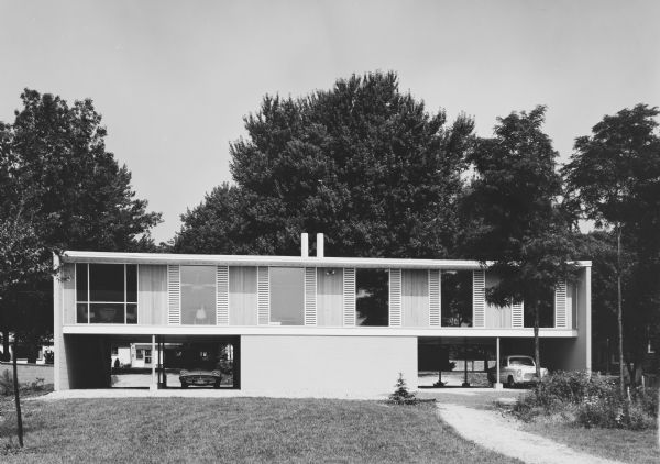 Edward Bloom House, Keck and Keck Project #625. Project date 1959. George Fred and William Keck were born in Watertown, Wisconsin, and operated an architectural office on Michigan Avenue in Chicago, Illinois. This photograph shows the rear of the Bloom house in North Muskegon, Michigan. 