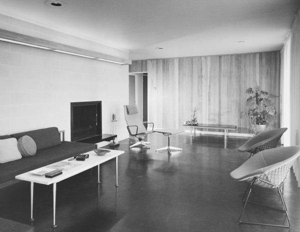 Edward Bloom House, Keck and Keck Project #625. Project date 1959. George Fred and William Keck were born in Watertown, Wisconsin, and operated an architectural office on Michigan Avenue in Chicago, Illinois. This photograph shows the living room in the Bloom house in North Muskegon, Michigan.