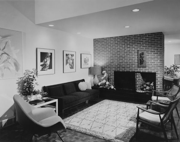 David Blumberg Residence — Addition, Keck and Keck Project #661. Project date 1961. Photograph of living room of the Blumberg house in Highland Park, Illinois.