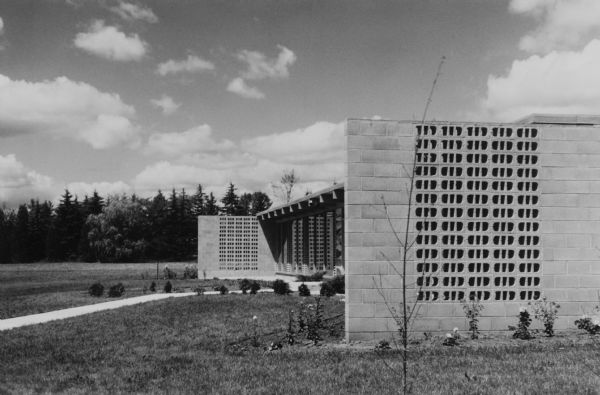 The Bortin House, designed by George Fred and William Keck for the Mortimer M. Bortin family in 1958. This is Keck and Keck Project #610, built on E. Juniper Street in Mequon, Wisconsin. This photograph shows concrete block screens at either end of the front of the house.