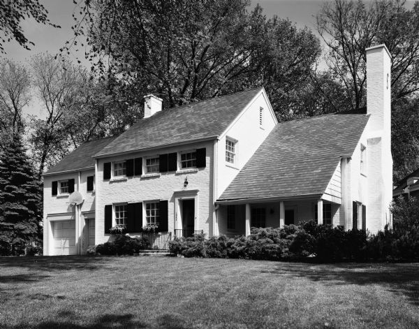 Bills Realty House, Keck and Keck Project #245. Project date 1939. Exterior photograph.