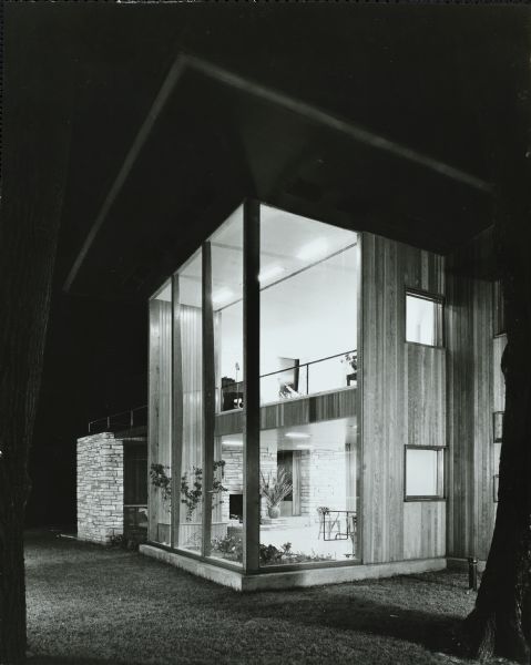 The William and Majel Kellett House was designed by the architectural firm Keck and Keck as Project #243 in 1940. William Kellett spent his entire professional life at Kimberly Clark Corporation, becoming it's President and eventually retiring in 1964. This photograph shows the two-story, floor to ceiling windows outside the living room of the Kellett house.