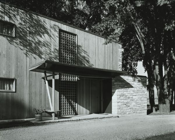 The William and Majel Kellett House was designed by the architectural firm Keck and Keck as Project #243 in 1940. This photograph shows the front entrance of the Kellett house in Menasha, Wisconsin. The Fox River is seen to the west of the house. The back of the house faces Lake Winnebago to the south. William Kellett spent his entire professional life at Kimberly Clark Corporation, becoming its president and eventually retiring in 1964.