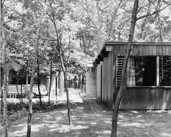 The Robert Elmore house was designed by the architectural firm Keck and Keck as Project #501 in 1954. This is a photograph of the Elmore House in Olympia Fields, Illinois.
