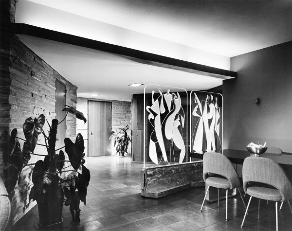 The Abel and Mildred Fagen House was designed by the architectural firm Keck and Keck as Project #387 in 1948. The interior of the house contained an etched glass screen by Ukrainian born, American artist Alexander Archipenko. The Fagens were very active in the Chicago arts community and interested in cubist art. Salvador Dali created portraits of both Abel and Mildred.