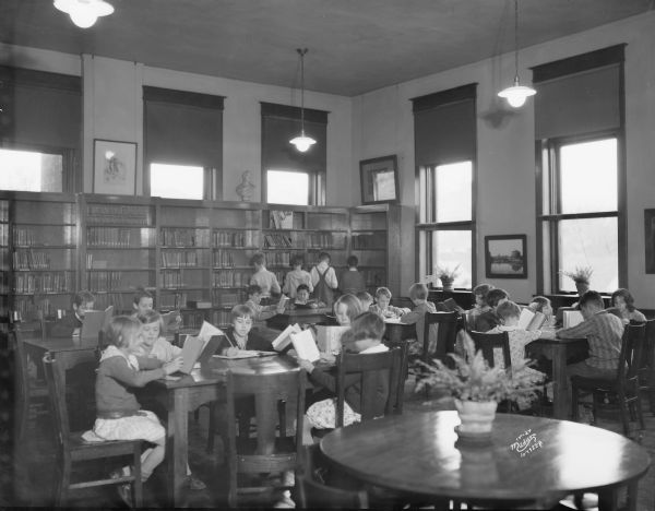 Interior view of the Washington school library class for the 5th and 6th grade.