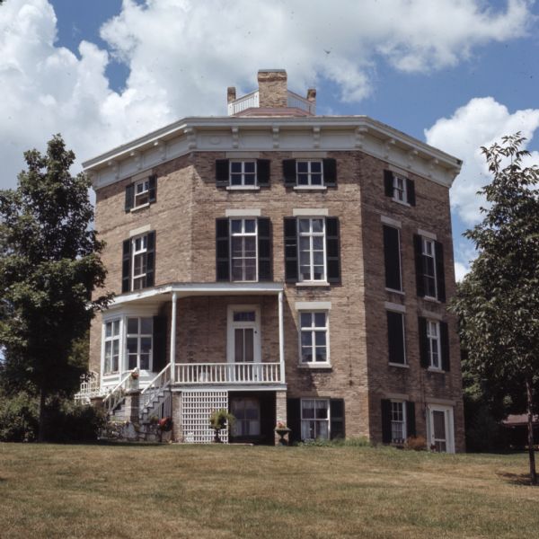 View across yard towards the Octagon House.