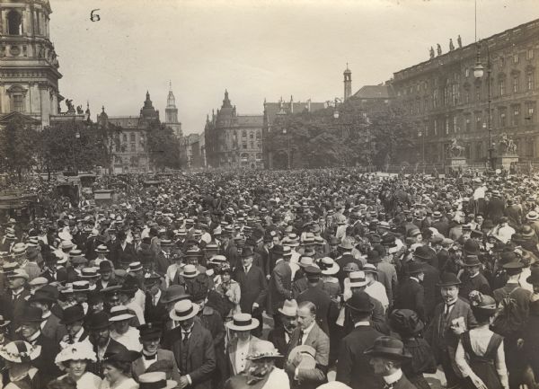 View of the crowd at the Royal Palace in Berlin on the first day of mobilization, August 2, 1914.