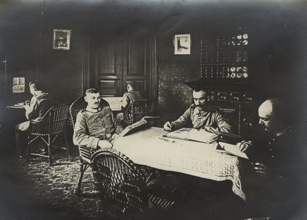Soldiers reading books and the paper on a break from life on the front. The "Kaisereck" convalescence home for wounded soldiers on Hartenbergstrasse 16 (Berlin). The home was under the chair of the wife of Staatsminister von Loebel. The home's direction was in the hands of Mrs. von Bienenfeldt.