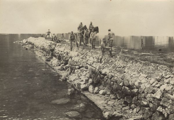 Fortifying an embankment on the southwest battlefront. 