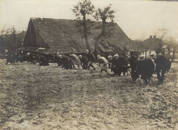 The battles on the Dunajec (River). Relief troops heading to the trenches. 