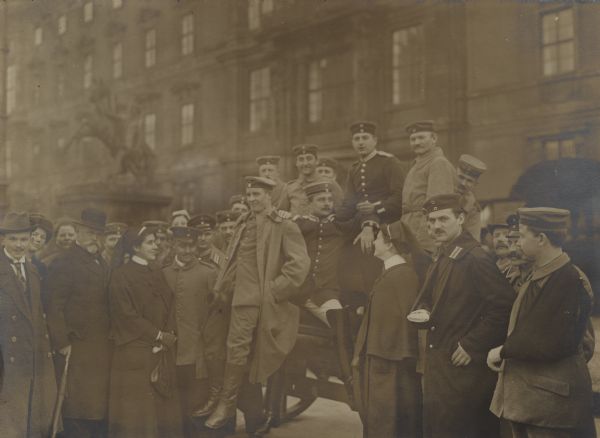 Wounded soldiers and captured artillery in front of the royal palace.